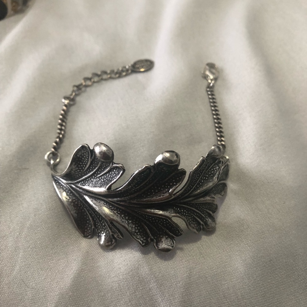 Beautiful leaf bracelet